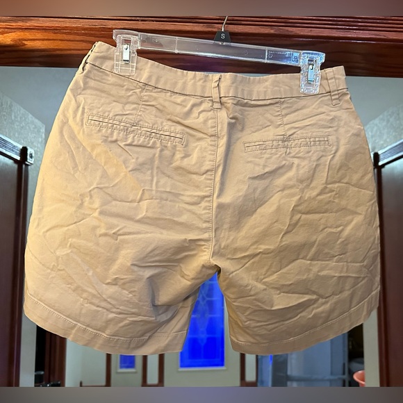 Old Navy Khaki Shorts, Size 6 - Picture 7 of 9